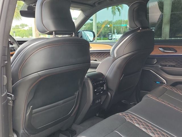 2022 Jeep Grand Cherokee Summit Reserve