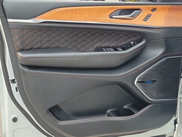2022 Jeep Grand Cherokee Summit Reserve