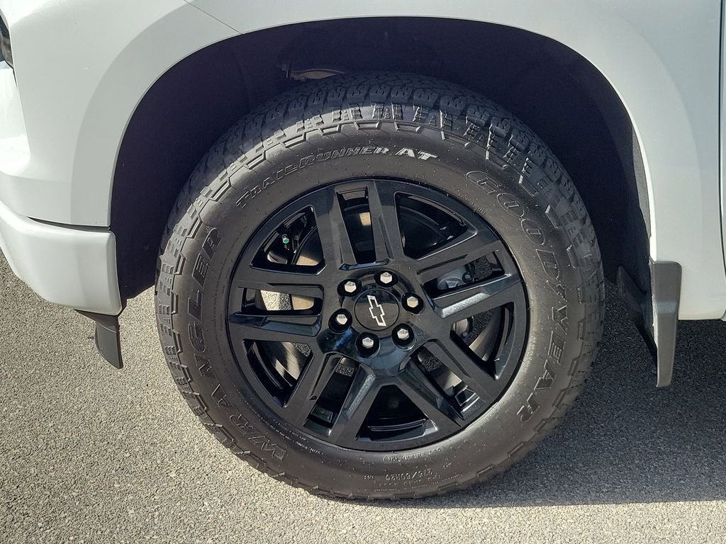 2025 Chevrolet Silverado Custom