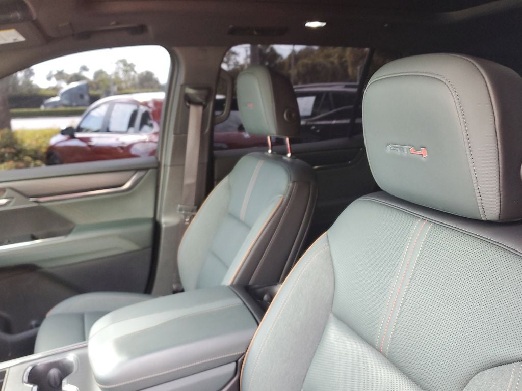 2024 GMC Acadia AWD AT4