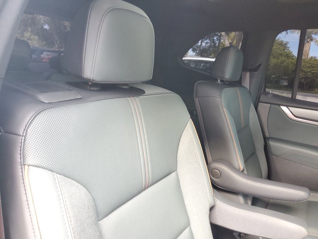 2024 GMC Acadia AWD AT4