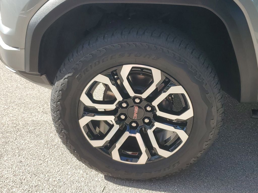 2025 GMC Canyon 4WD AT4