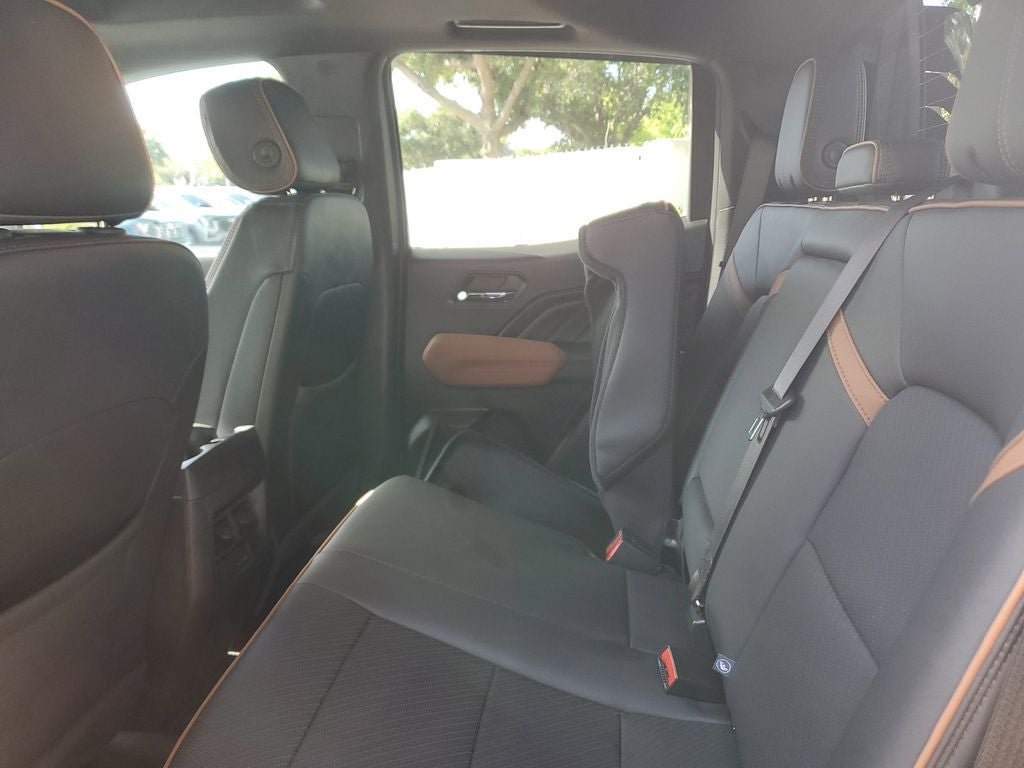 2025 GMC Canyon 4WD AT4