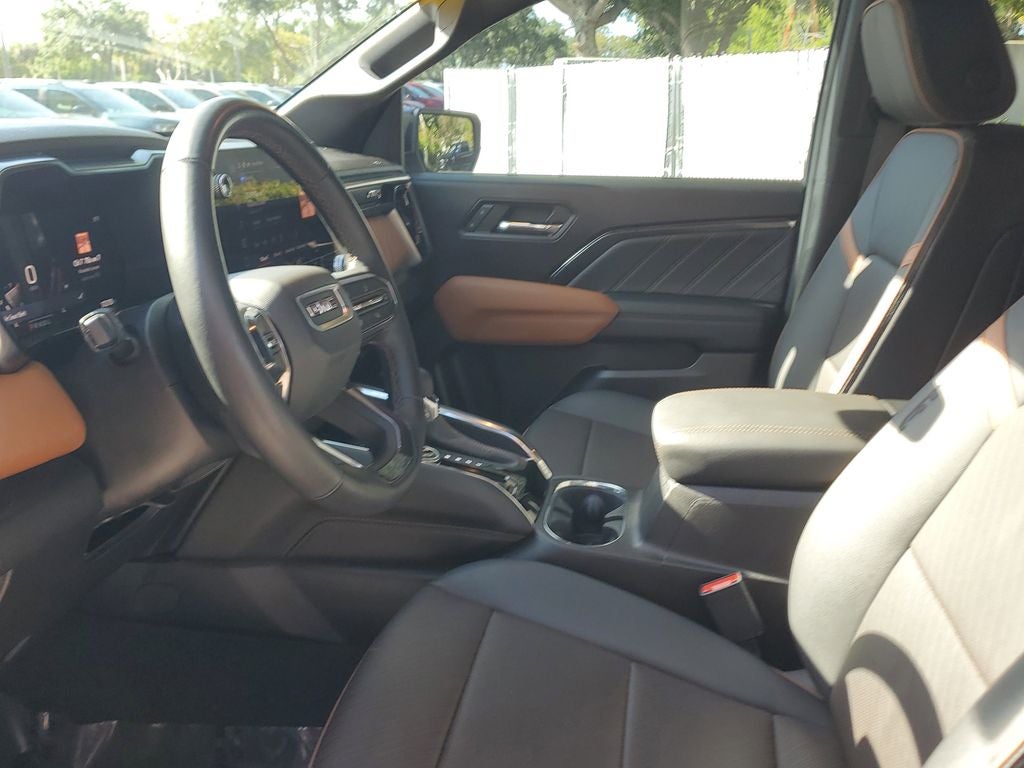 2025 GMC Canyon 4WD AT4