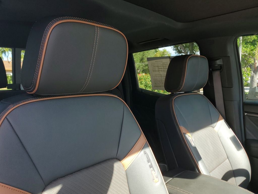 2025 GMC Canyon 4WD AT4