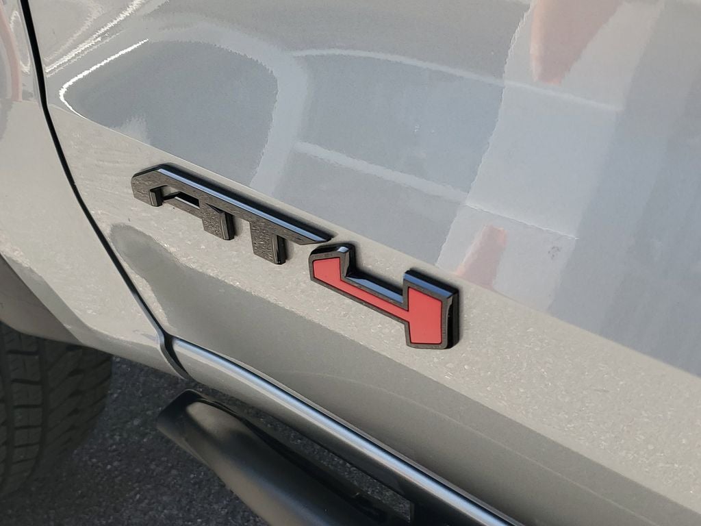 2025 GMC Canyon 4WD AT4
