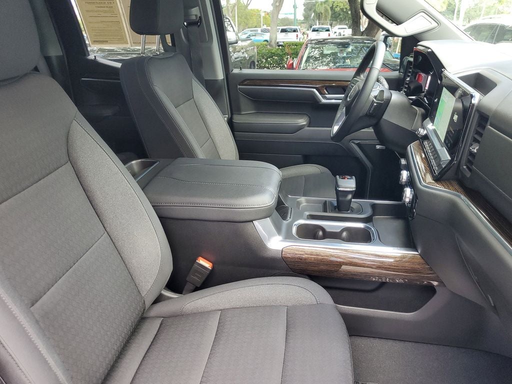 2025 GMC Sierra Elevation