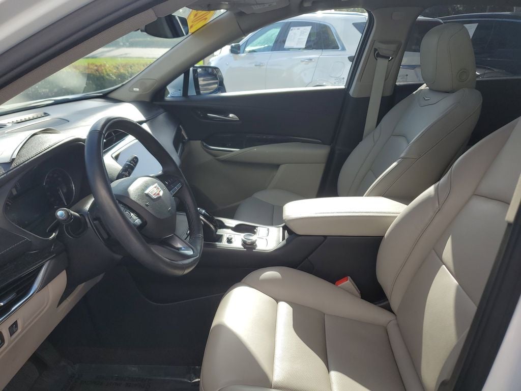 2023 Cadillac XT4 FWD Premium Luxury
