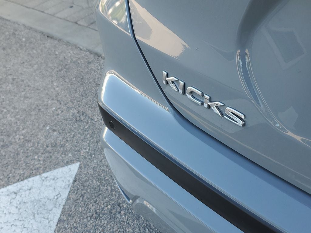 2023 Nissan Kicks SR