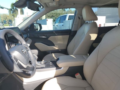 2023 Toyota Highlander XLE