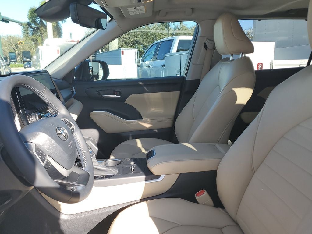 2023 Toyota Highlander XLE