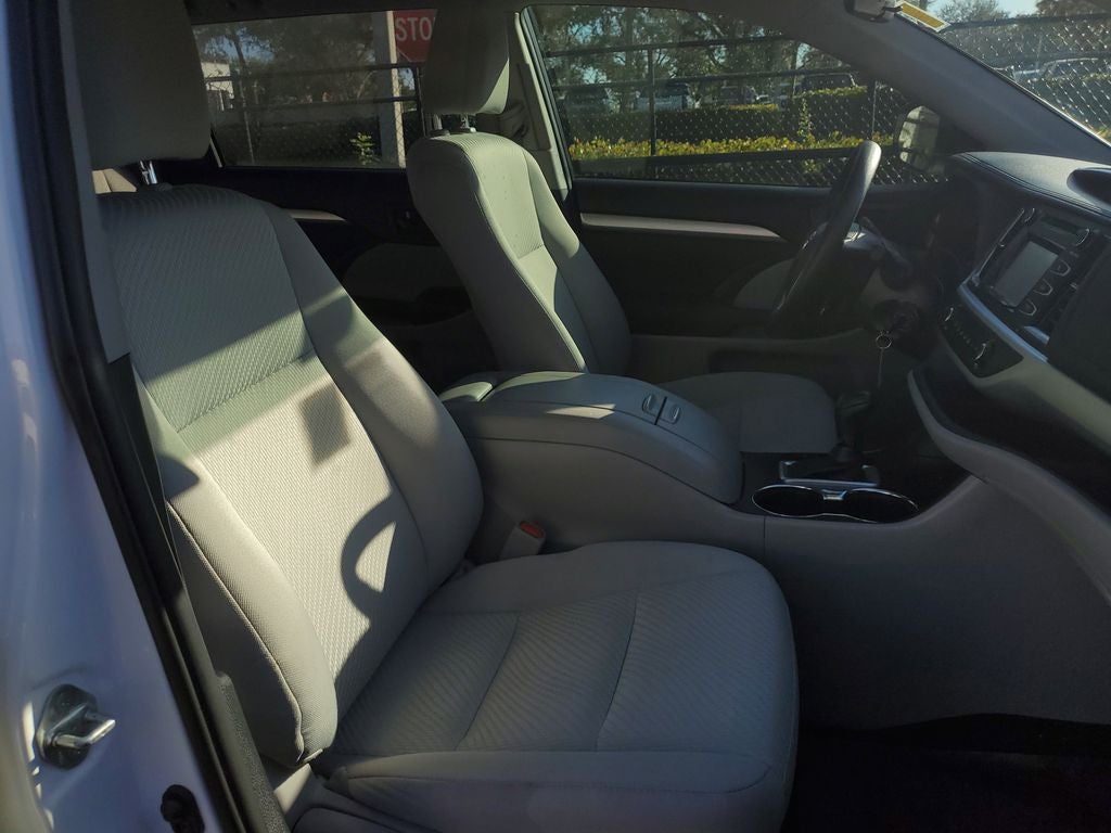 2019 Toyota Highlander LE