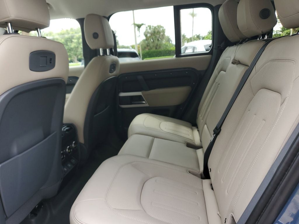 2022 Land Rover Defender 110 SE