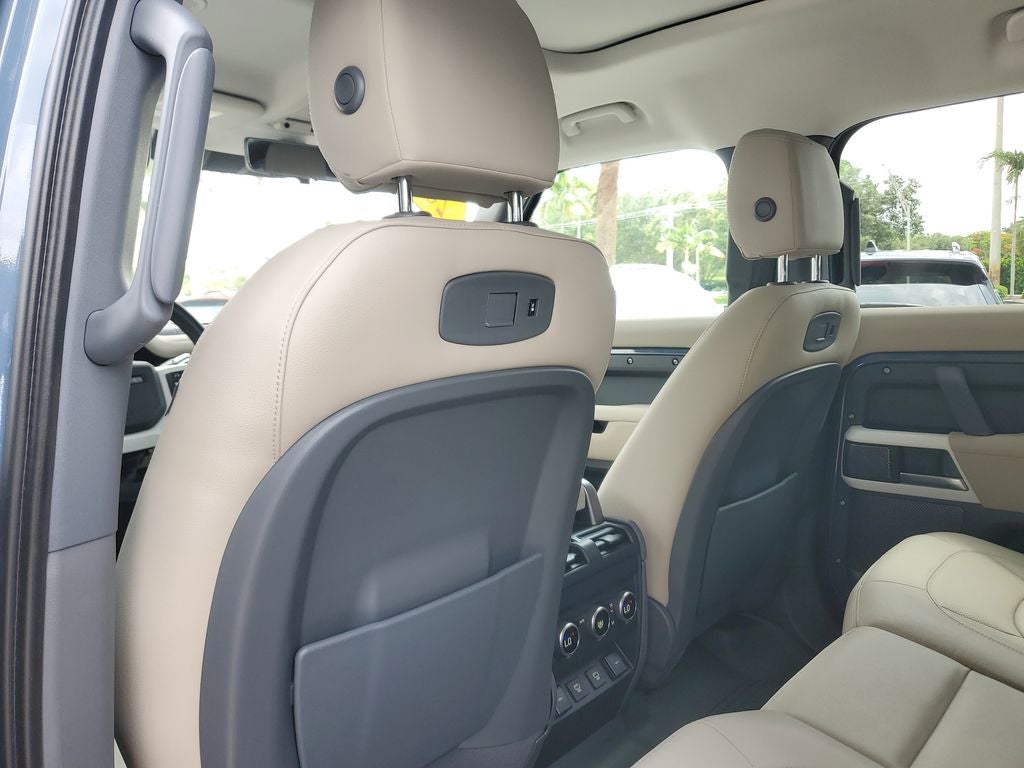 2022 Land Rover Defender 110 SE