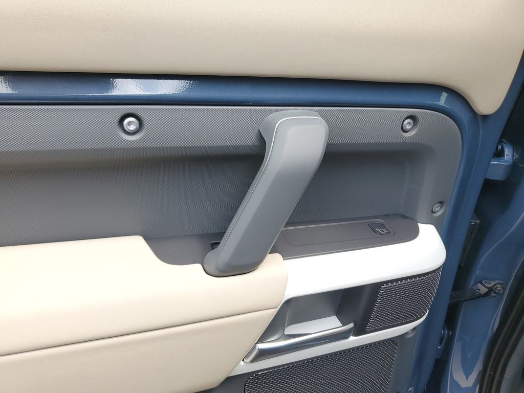 2022 Land Rover Defender 110 SE