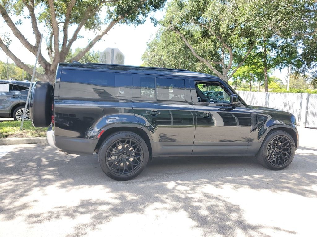 2023 Land Rover Defender 130 SE