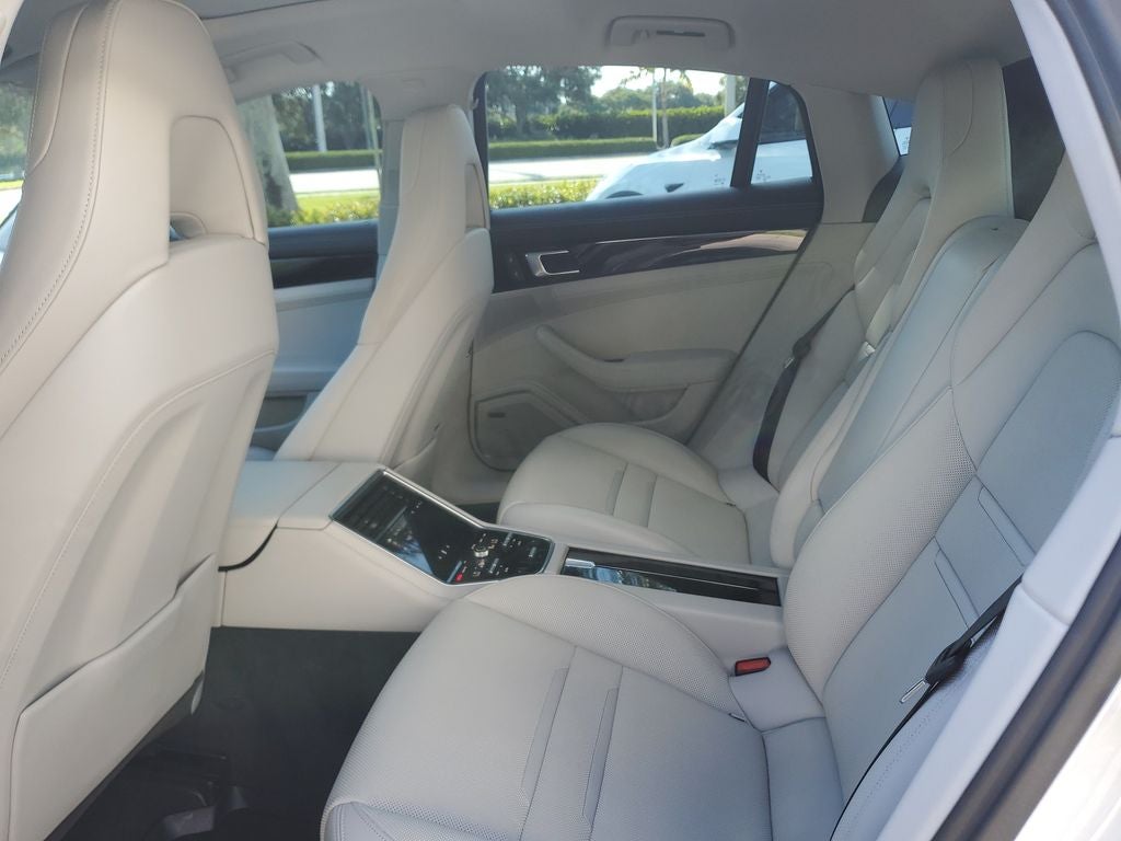 2023 Porsche Panamera 4