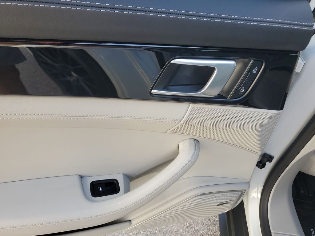 2023 Porsche Panamera 4