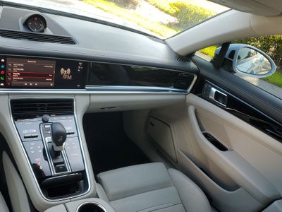 2023 Porsche Panamera 4